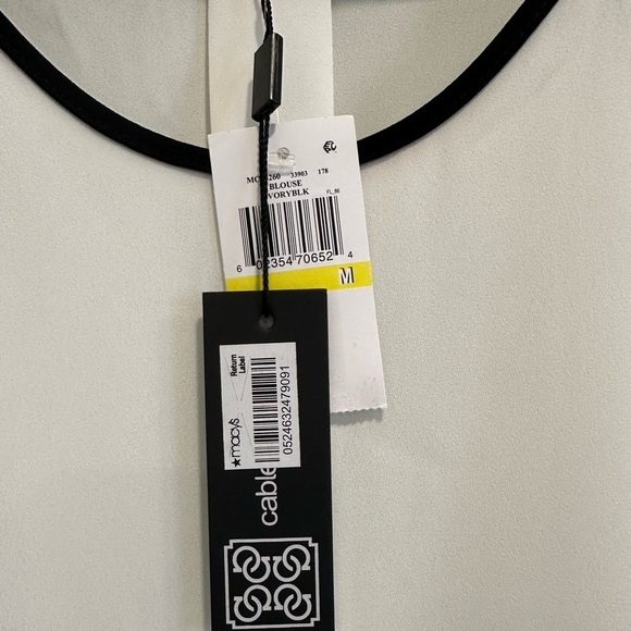 Cable and Gauge black and white flowy sleeveless blouse - Picture 8 of 9